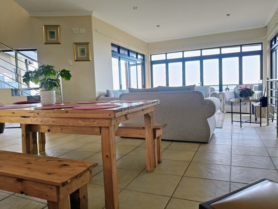 6 Bedroom Property for Sale in Paradise Beach Eastern Cape